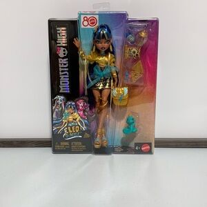 Monster High® Cleo De Nile™ Fashion Doll with Pet Hissette & Accessories-New